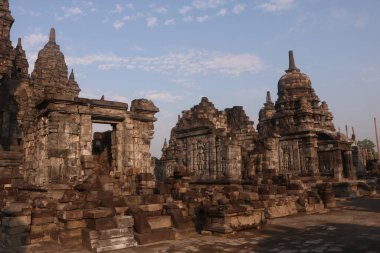Sewu, Endonezya 'nın başkenti Prambanan' ın 800 metre kuzeyinde yer alan Mahayana Budist tapınağıdır..