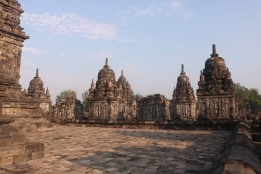 Sewu, Endonezya 'nın başkenti Prambanan' ın 800 metre kuzeyinde yer alan Mahayana Budist tapınağıdır..
