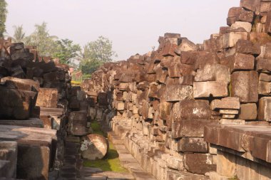 Sewu, Endonezya 'nın başkenti Prambanan' ın 800 metre kuzeyinde yer alan Mahayana Budist tapınağıdır..