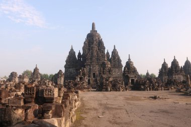 Sewu, Endonezya 'nın başkenti Prambanan' ın 800 metre kuzeyinde yer alan Mahayana Budist tapınağıdır..