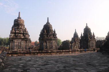 Sewu, Endonezya 'nın başkenti Prambanan' ın 800 metre kuzeyinde yer alan Mahayana Budist tapınağıdır..