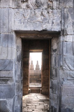 Sewu, Endonezya 'nın başkenti Prambanan' ın 800 metre kuzeyinde yer alan Mahayana Budist tapınağıdır..