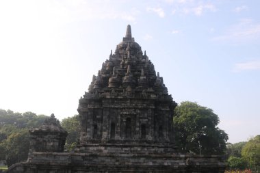 Prambanan ya da Rara Jonggrang, Endonezya 'nın Yogyakarta bölgesinde bulunan 9. yüzyıl Hindu tapınağı..