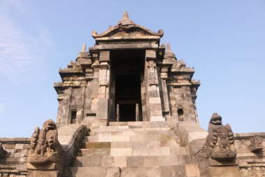 Prambanan ya da Rara Jonggrang, Endonezya 'nın Yogyakarta bölgesinde bulunan 9. yüzyıl Hindu tapınağı..