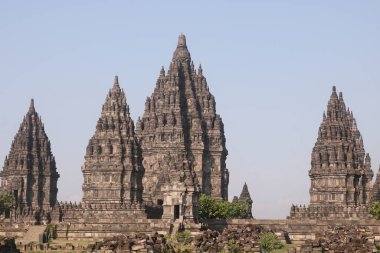 Prambanan ya da Rara Jonggrang, Endonezya 'nın Yogyakarta bölgesinde bulunan 9. yüzyıl Hindu tapınağı..