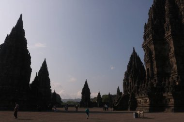 Prambanan ya da Rara Jonggrang, Endonezya 'nın Yogyakarta bölgesinde bulunan 9. yüzyıl Hindu tapınağı..