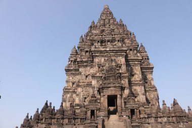 Prambanan ya da Rara Jonggrang, Endonezya 'nın Yogyakarta bölgesinde bulunan 9. yüzyıl Hindu tapınağı..