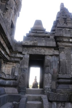 Prambanan ya da Rara Jonggrang, Endonezya 'nın Yogyakarta bölgesinde bulunan 9. yüzyıl Hindu tapınağı..