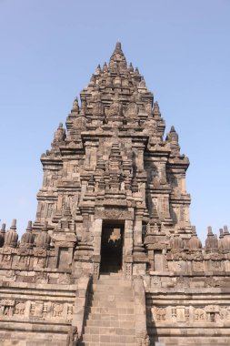 Prambanan ya da Rara Jonggrang, Endonezya 'nın Yogyakarta bölgesinde bulunan 9. yüzyıl Hindu tapınağı..