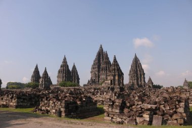 Prambanan ya da Rara Jonggrang, Endonezya 'nın Yogyakarta bölgesinde bulunan 9. yüzyıl Hindu tapınağı..
