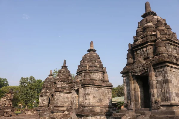 Prambanan ya da Rara Jonggrang, Endonezya 'nın Yogyakarta bölgesinde bulunan 9. yüzyıl Hindu tapınağı..