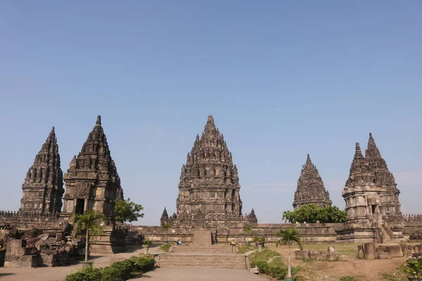 Prambanan ya da Rara Jonggrang, Endonezya 'nın Yogyakarta bölgesinde bulunan 9. yüzyıl Hindu tapınağı..