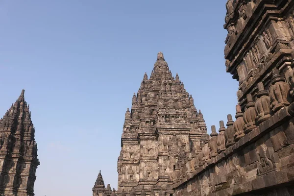 Prambanan ya da Rara Jonggrang, Endonezya 'nın Yogyakarta bölgesinde bulunan 9. yüzyıl Hindu tapınağı..