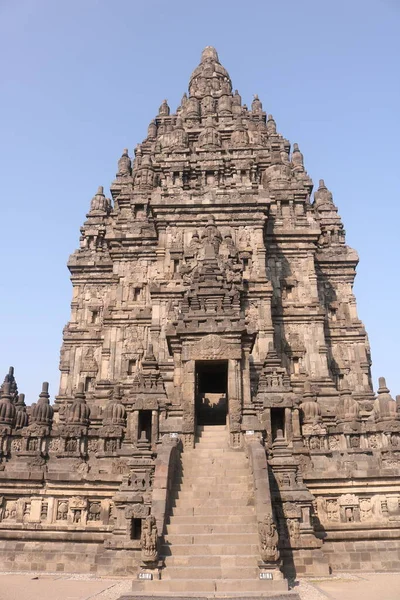 Prambanan ya da Rara Jonggrang, Endonezya 'nın Yogyakarta bölgesinde bulunan 9. yüzyıl Hindu tapınağı..
