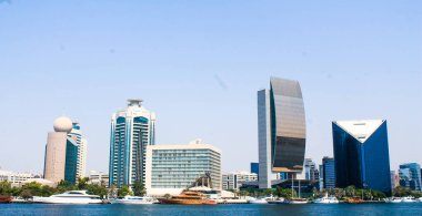 Limanın yakınındaki gökdelenler