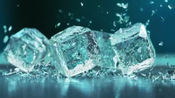 4K超慢速运动中的高质量落冰立方体 — 图库视频影像