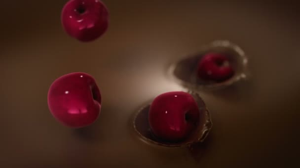 Cerises Tombant Dans Chocolat Liquide Super Slow Motion — Video