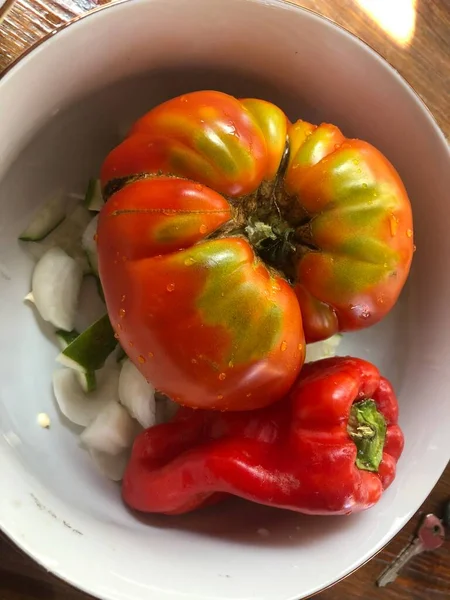 organik sebzeler arka planı kapatın kırmızı ve beyaz