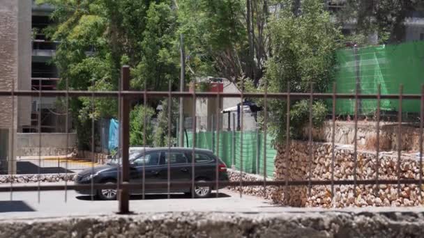 Демонтаж Крана Возле Строительной Площадки Ход Хашарон Израиль — стоковое видео