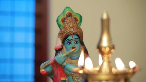 Barevná Postava Hinduistického Boha Krišny Hrající Flétnu Lord Krishna Hraje — Stock video