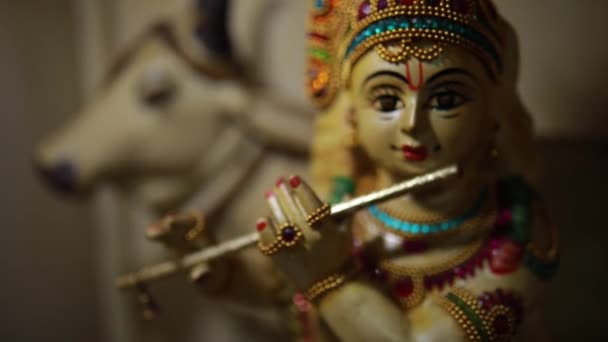 Kleurrijke Figuur Van Hindoe God Krishna Die Fluit Speelt Heer — Stockvideo