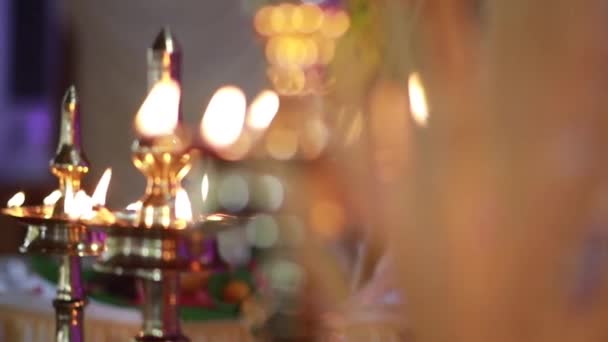 Весільна Церемонія Традиційний Індійський Весільний Ритуал Червоними Квітами Атрибутами — стокове відео