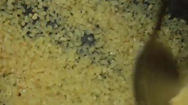 Ariyunda Kerala stili lezzetli akşam yemeği nasıl hazırlanır? Harika bir tadı var. Avalose Podi, Kızarmış pirinç tozu..