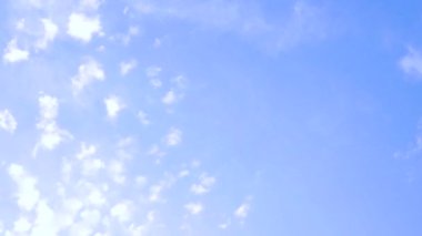 4k zaman atlaması güzel mavi gökyüzü bulutlu bulutlu. Hava bulutlu mavi. Bulutlu mavi gökyüzü..