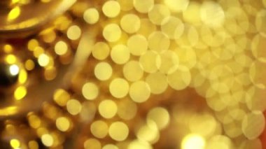 Nettipattam, arka plan için soyut bokeh siyah arkaplanı bulanıklaştırdı, parlayan parlak bokeh dağıldı ve altın ışıltılar arka planda.