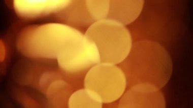 Nettipattam, arka plan için soyut bokeh siyah arkaplanı bulanıklaştırdı, parlayan parlak bokeh dağıldı ve altın ışıltılar arka planda.