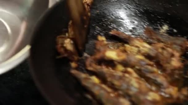 Chutné Pikantní Sardinky Ryby Smažené Jihoindické Kerala Potravin — Stock video