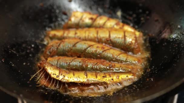 Sardinhas Saborosas Picantes Peixe Fritar Partir Comida Kerala Indiana Sul — Vídeo de Stock