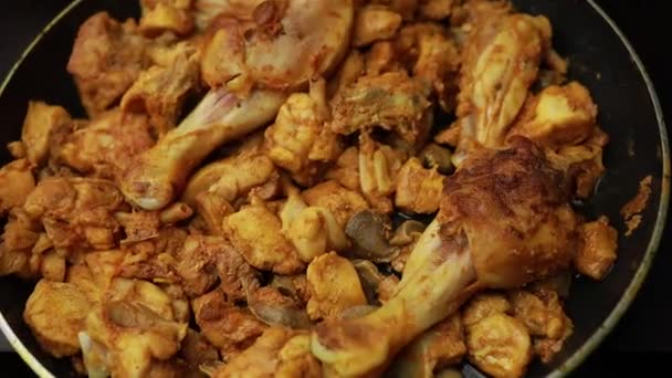 Kyckling Sextiofem Kryddig Stekt Kycklingrätt Indien Singapore Och Sri Lanka — Stockvideo