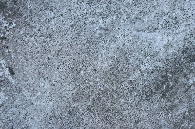 Beyaz, eski beton duvarlı arka planlar desenli. Soyut bağ dokusu. Çatlaklar, kırıklar, lekeler. Çatlaklar, hasar.