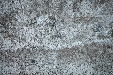 Beyaz, eski beton duvarlı arka planlar desenli. Soyut bağ dokusu. Çatlaklar, kırıklar, lekeler. Çatlaklar, hasar.