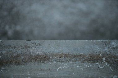 Beyaz, eski beton duvarlı arka planlar desenli. Soyut bağ dokusu. Çatlaklar, kırıklar, lekeler. Çatlaklar, hasar.