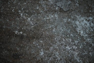 Beyaz, eski beton duvarlı arka planlar desenli. Soyut bağ dokusu. Çatlaklar, kırıklar, lekeler. Çatlaklar, hasar.