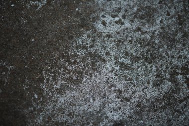 Beyaz, eski beton duvarlı arka planlar desenli. Soyut bağ dokusu. Çatlaklar, kırıklar, lekeler. Çatlaklar, hasar.