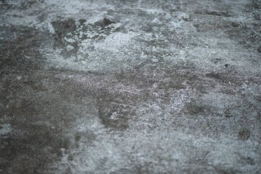 Beyaz, eski beton duvarlı arka planlar desenli. Soyut bağ dokusu. Çatlaklar, kırıklar, lekeler. Çatlaklar, hasar.