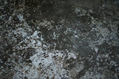 Beyaz, eski beton duvarlı arka planlar desenli. Soyut bağ dokusu. Çatlaklar, kırıklar, lekeler. Çatlaklar, hasar.