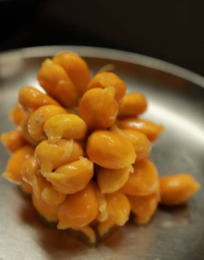 Çocukluk nostaljisi 'aanjilichakka' Anjili çakkası (Artocarpus hirsutus) tropikal bir ağaç türüdür. Kerala 'nın tanrıları yerel olarak Anjili Chakka (Artocarpus hirsutus) adlı ülke meyvelerine sahiptir.) .