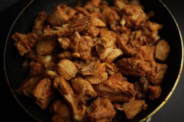 Tavuk 65, Hindistan, Singapur ve Sri Lanka 'da baharatlı kızarmış tavuk yemeği..