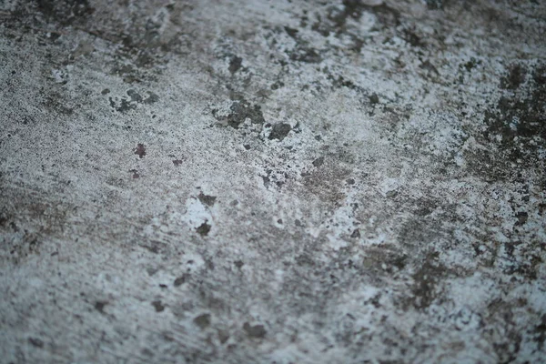 Beyaz, eski beton duvarlı arka planlar desenli. Soyut bağ dokusu. Çatlaklar, kırıklar, lekeler. Çatlaklar, hasar.