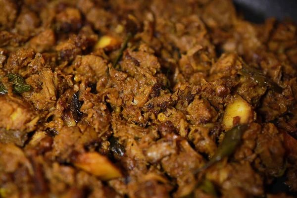 Hint baharatlı biftek kızartması Kerala, Hindistan. garnitürlü ghee pilavı, appam, parotta, puttu, ekmek ve chappathi, Kerala mutfağı, hindistan cevizli bufalo rosto / et biberi kızartması. Hindistan baharat pişirme,