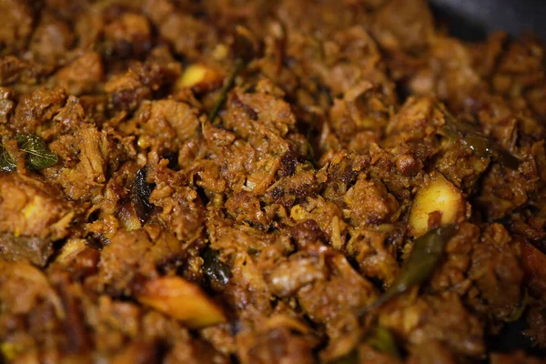 Hint baharatlı biftek kızartması Kerala, Hindistan. garnitürlü ghee pilavı, appam, parotta, puttu, ekmek ve chappathi, Kerala mutfağı, hindistan cevizli bufalo rosto / et biberi kızartması. Hindistan baharat pişirme,