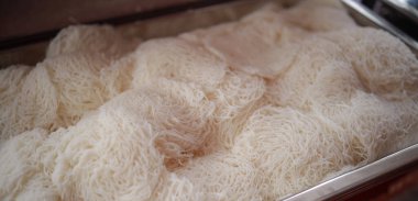 Appam, Palappam, Kallappam, vella appam, parotta, Roti veya Chapati geleneksel Kerala kahvaltısı..