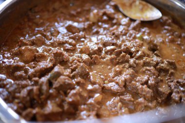 Hint baharatlı biftek kızartması Kerala, Hindistan. garnitürlü ghee pilavı, appam, parotta, puttu, ekmek ve chappathi, Kerala mutfağı, hindistan cevizli bufalo rosto / et biberi kızartması. Hindistan baharat pişirme,