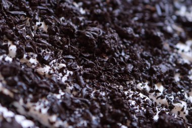 Güllü ve donutlu Hint düğün pastası. Romantik tarzda güzel bir düğün pastası..