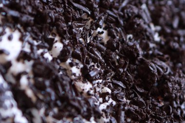 Güllü ve donutlu Hint düğün pastası. Romantik tarzda güzel bir düğün pastası..