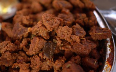 Hint baharatlı biftek kızartması Kerala, Hindistan. garnitürlü ghee pilavı, appam, parotta, puttu, ekmek ve chappathi, Kerala mutfağı, hindistan cevizli bufalo rosto / et biberi kızartması. Hindistan baharat pişirme,